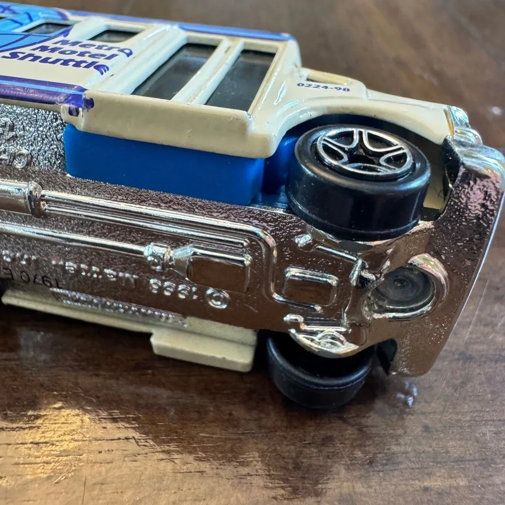 Matchbox Metro Motel Shuttle Bus 1998 White Blue Diecast 1:80 Scale 1970 EA